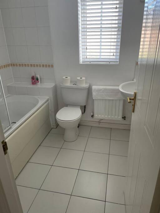 5 Holborn Spacious Home Redhill  Экстерьер фото