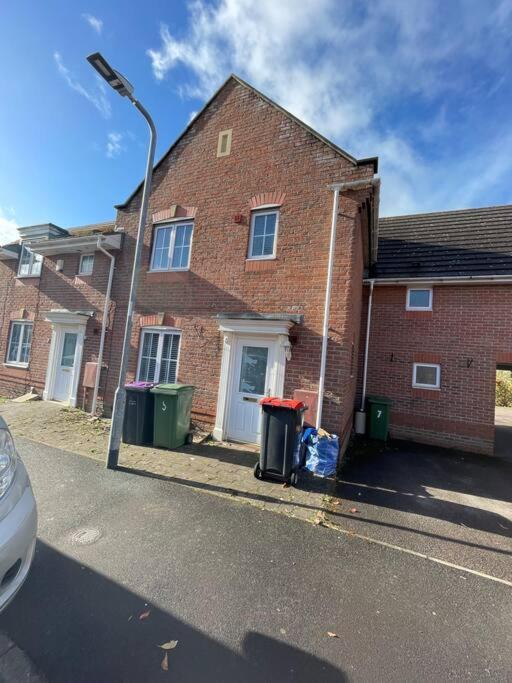 5 Holborn Spacious Home Redhill  Экстерьер фото